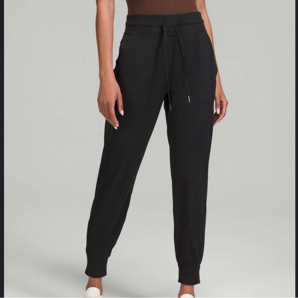Lululemon ready to rulu black joggers - Picture 1 of 8
